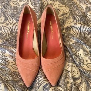 Re-mix vintage heels, suede like pink, size9.5, pointy toe, very good condition.